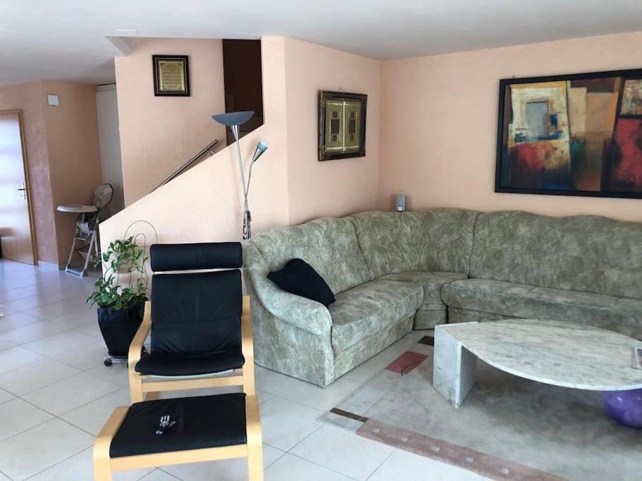 Beautiful House With Free Parking On Premise Villa Utzenstorf Buitenkant foto